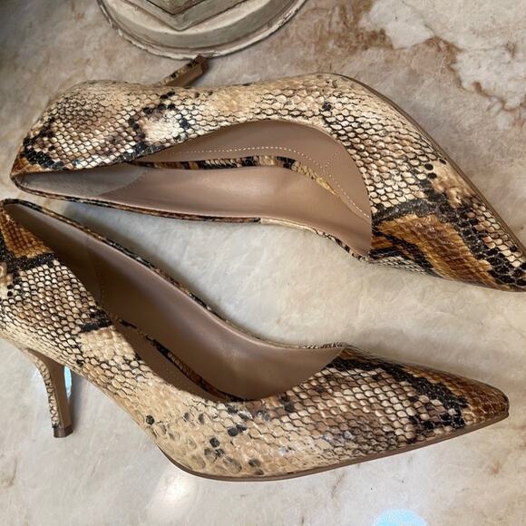 Charles by Charles David beige snake print pumps Sz 8 - Picture 1 of 10